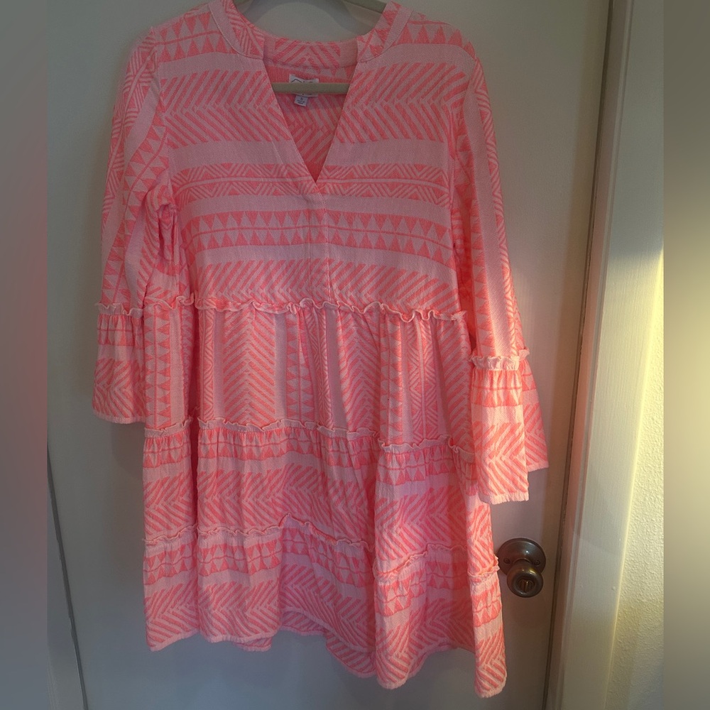 Mud Pie Coral Patterned V-Neck Top - Size XS - Picture 4 of 9